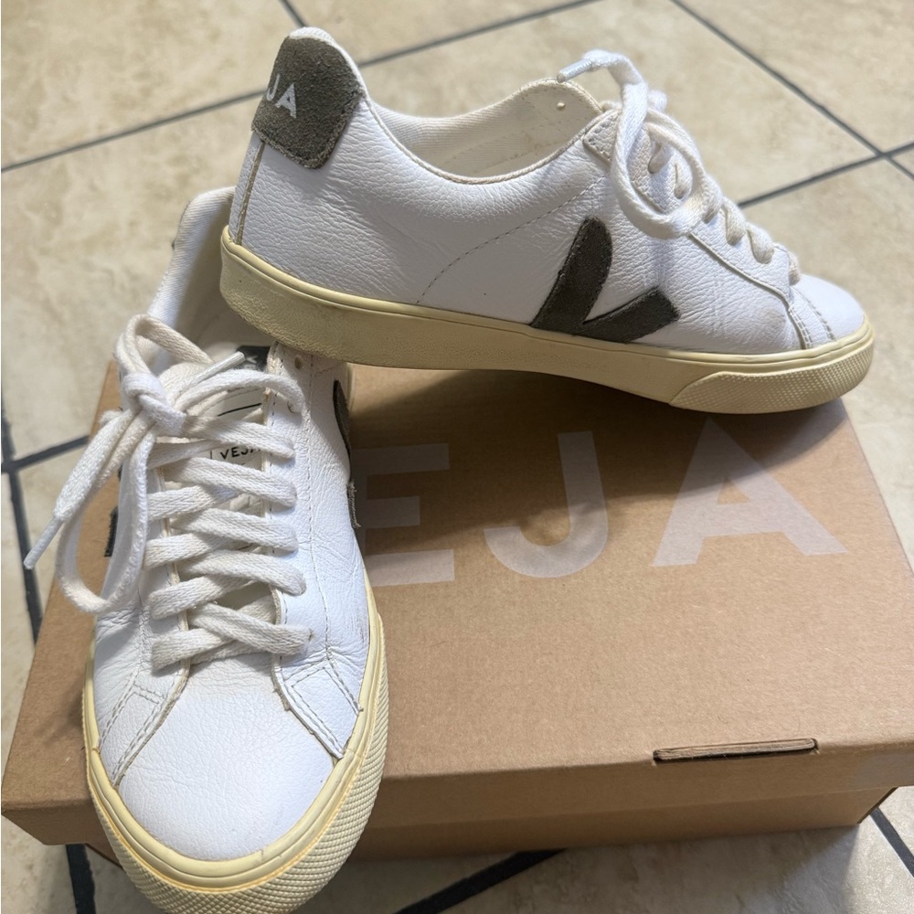 Veja White and sage green Sneakers